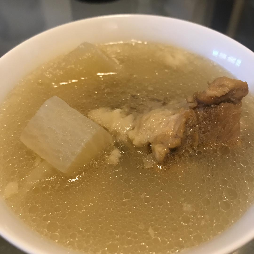 胡椒筒骨萝卜煲