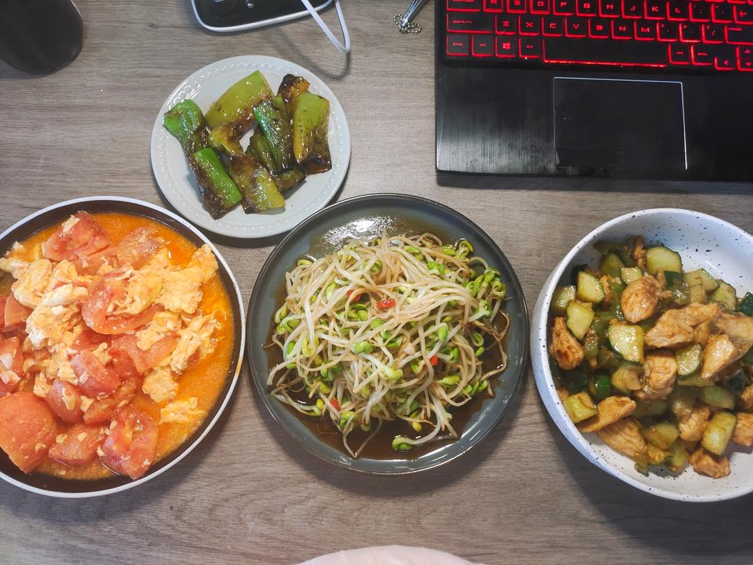 清爽好吃！低脂美味～黄瓜炒鸡胸肉丁