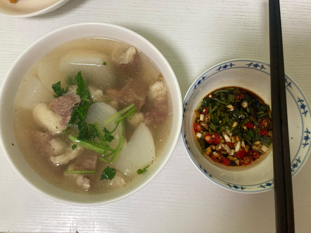 冬日限定——清炖萝卜牛腩（照例附蘸料）