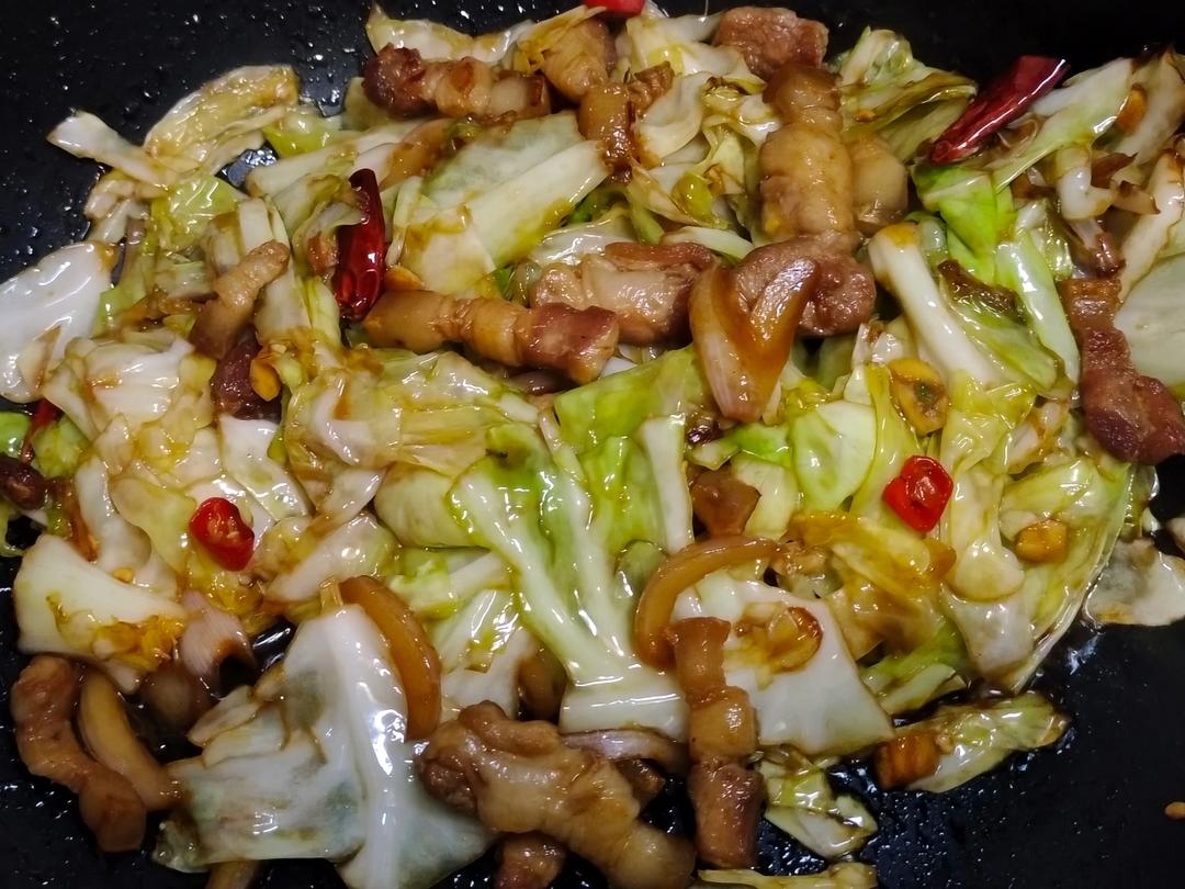 五花肉炒包菜