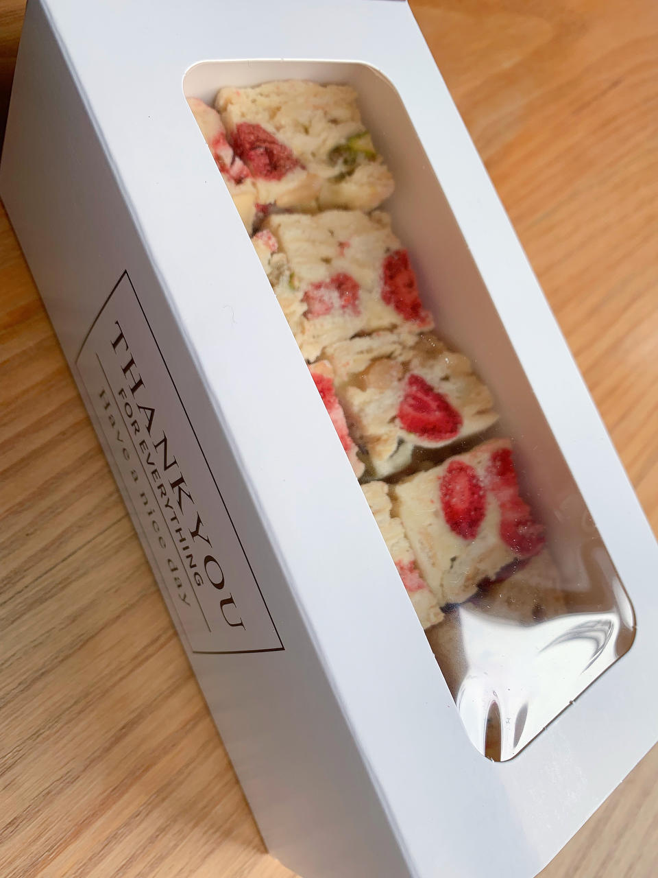 草莓坚果雪花酥