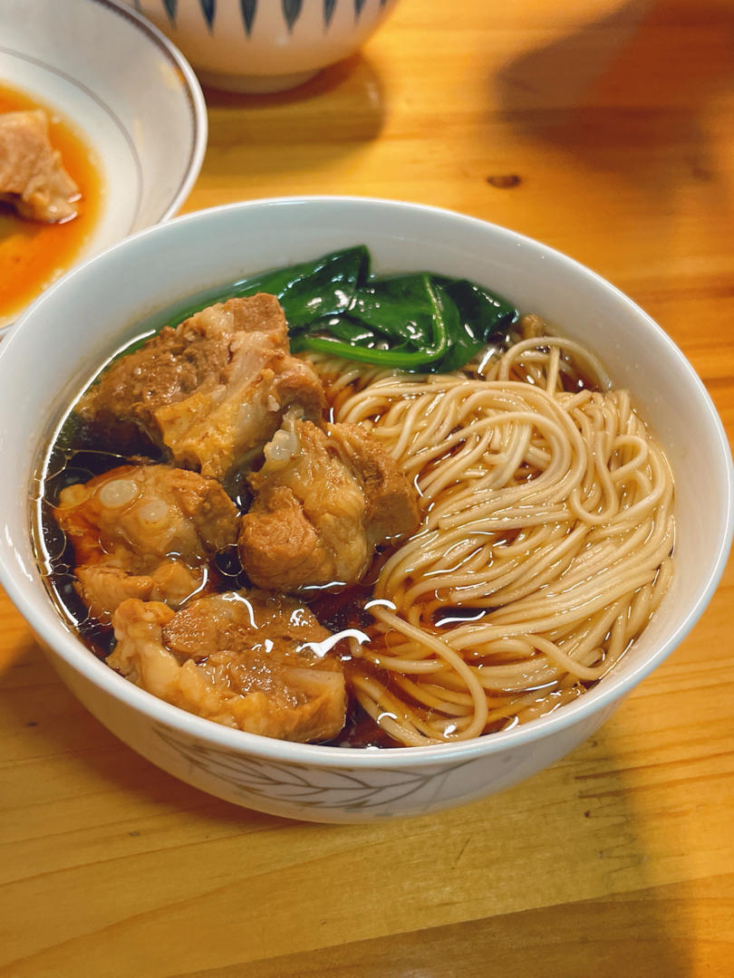 红烧排骨面、牛腩面