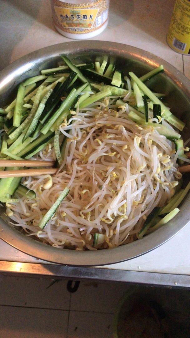 厨师长教你“四川凉面”的做法，地道的川味小吃，先收藏起来咯