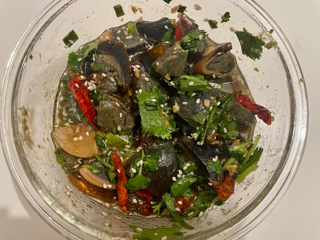 ㊙️香菜拌皮蛋，太香太开胃啦！