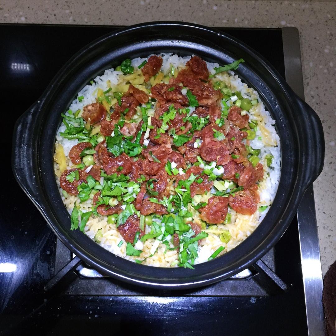 广式腊味煲仔饭