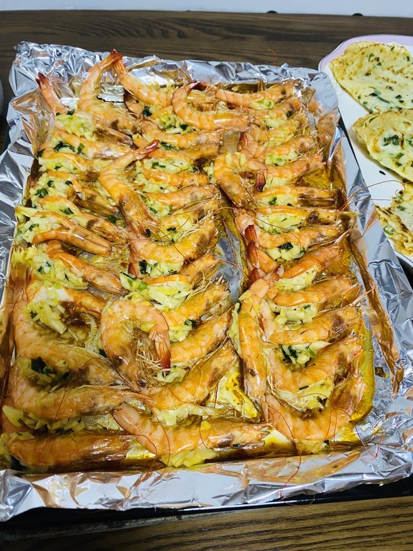 烤箱版蒜蓉烤虾 好吃到舔完盘子舔手指