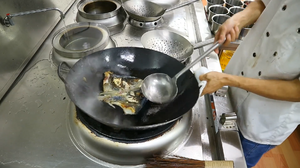厨师长教你：“鱼头汤”的创新做法，非常详细的讲解，赶紧收藏的做法 步骤16