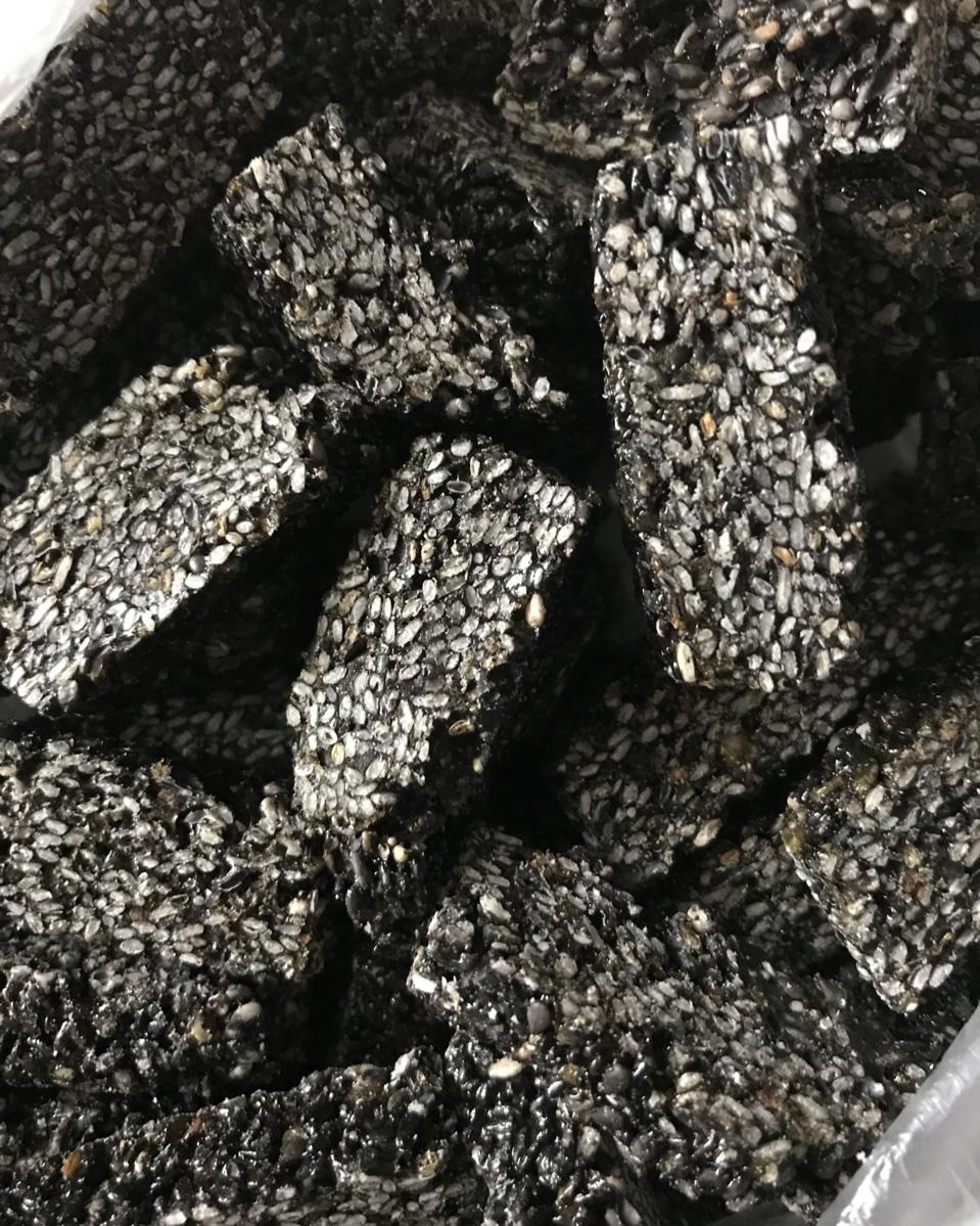 rongmantic做的黑芝麻糖