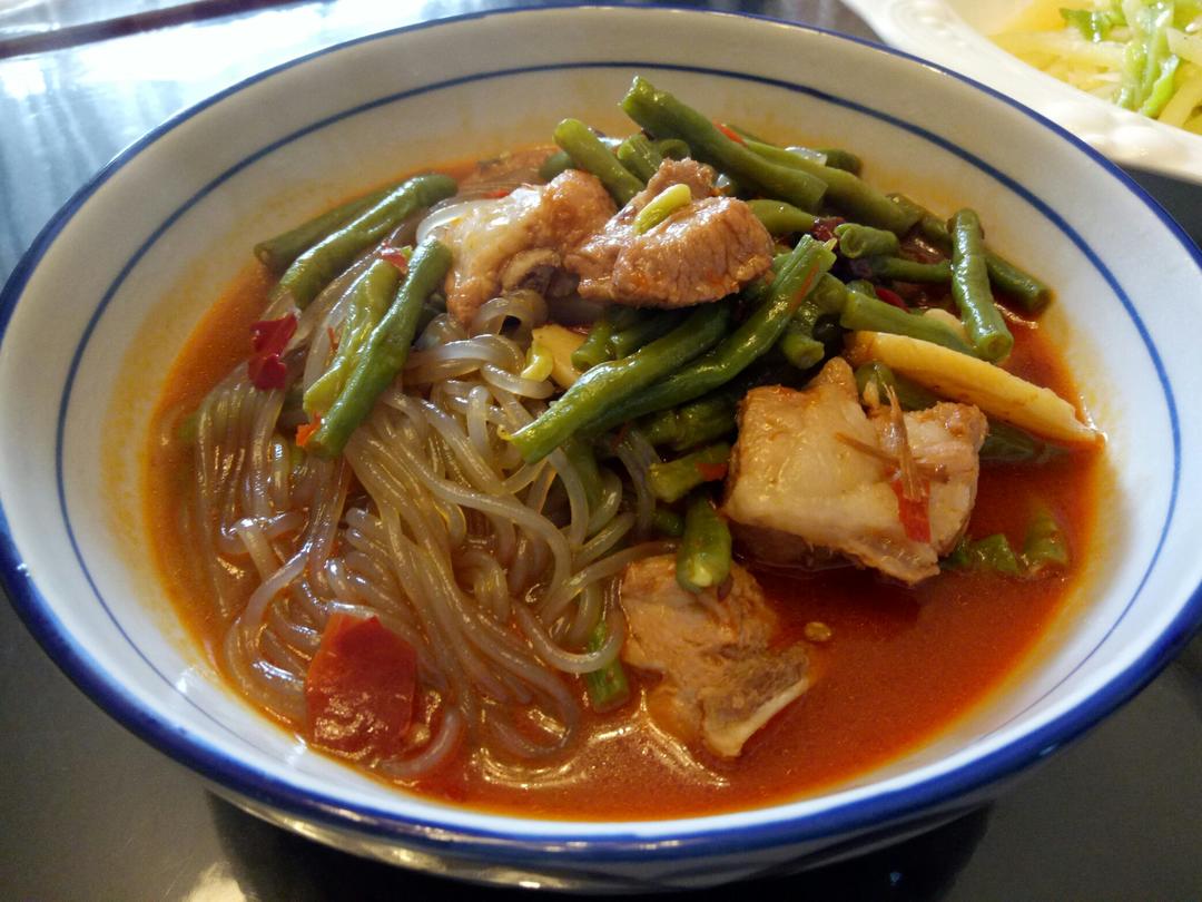 东北名菜——排骨粉条炖豆角