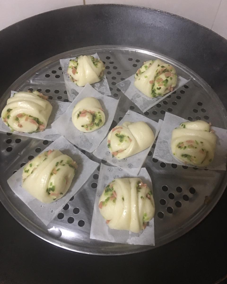 碧波荡漾葱油花卷｜附葱花不变黄小技巧