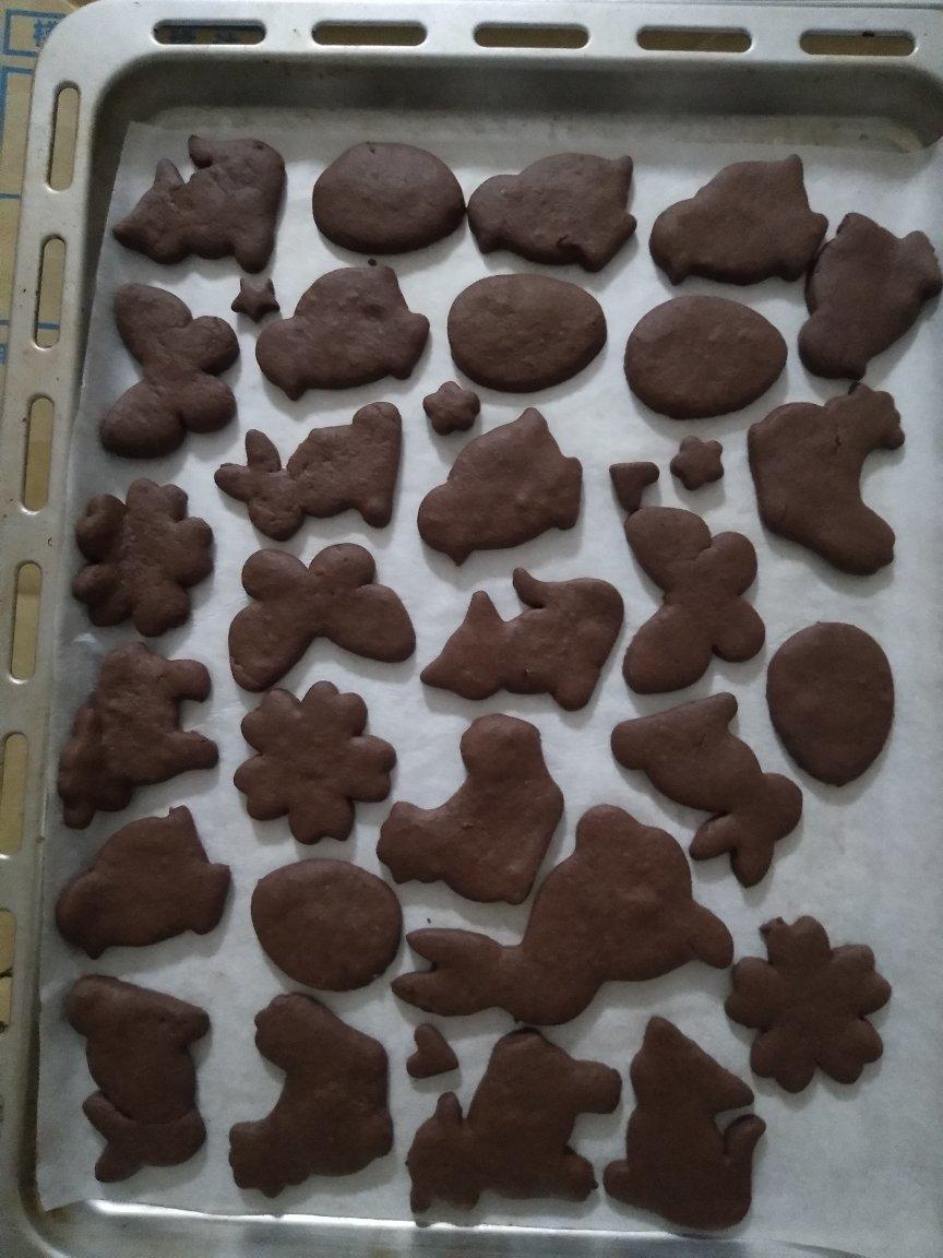 卡通动物立体饼干--抱大杏仁的小松鼠