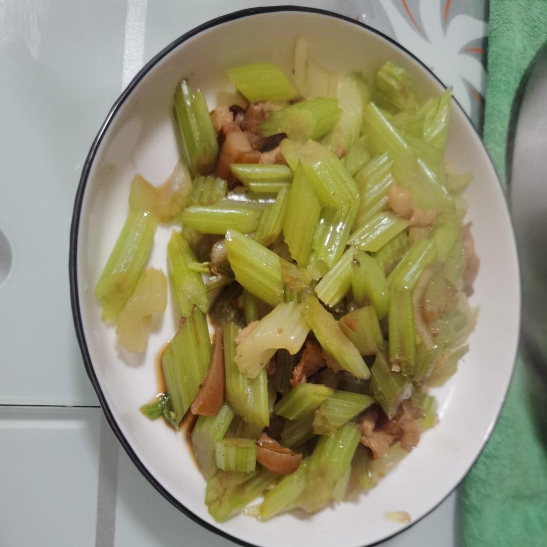 西芹炒肉片