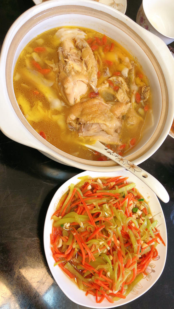 椰汁炖鸡滋养汤