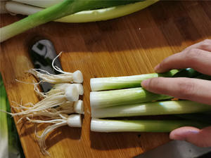 超详细的小葱的处理和长期保存，大葱香菜蒜苗等可用的做法 步骤3