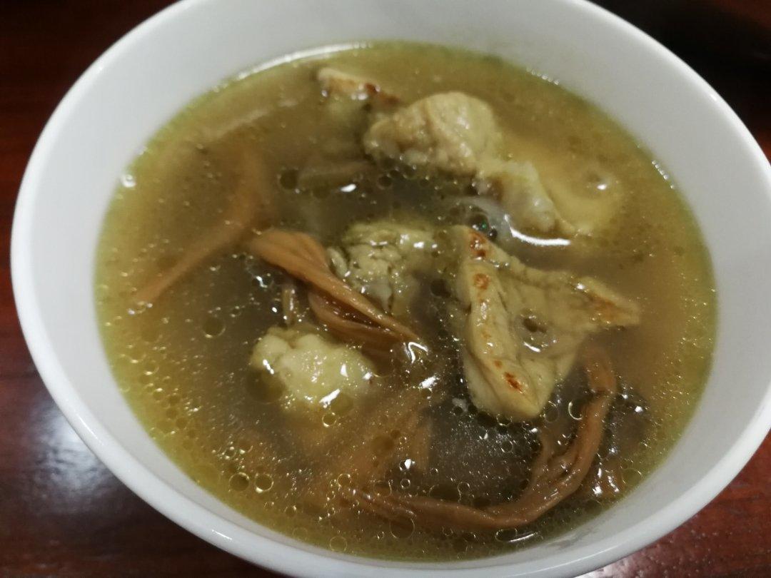 菜干煲猪肺（汤）