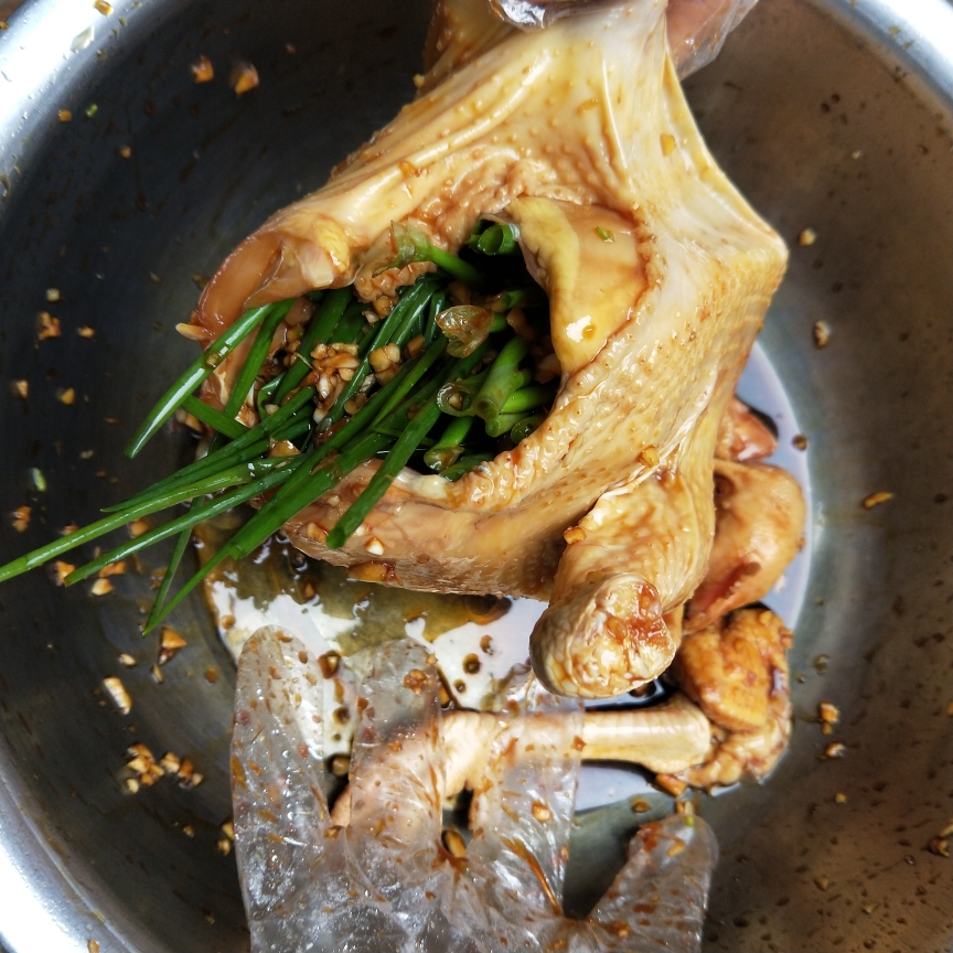 简单易学的电饭锅焖鸡的做法 步骤6