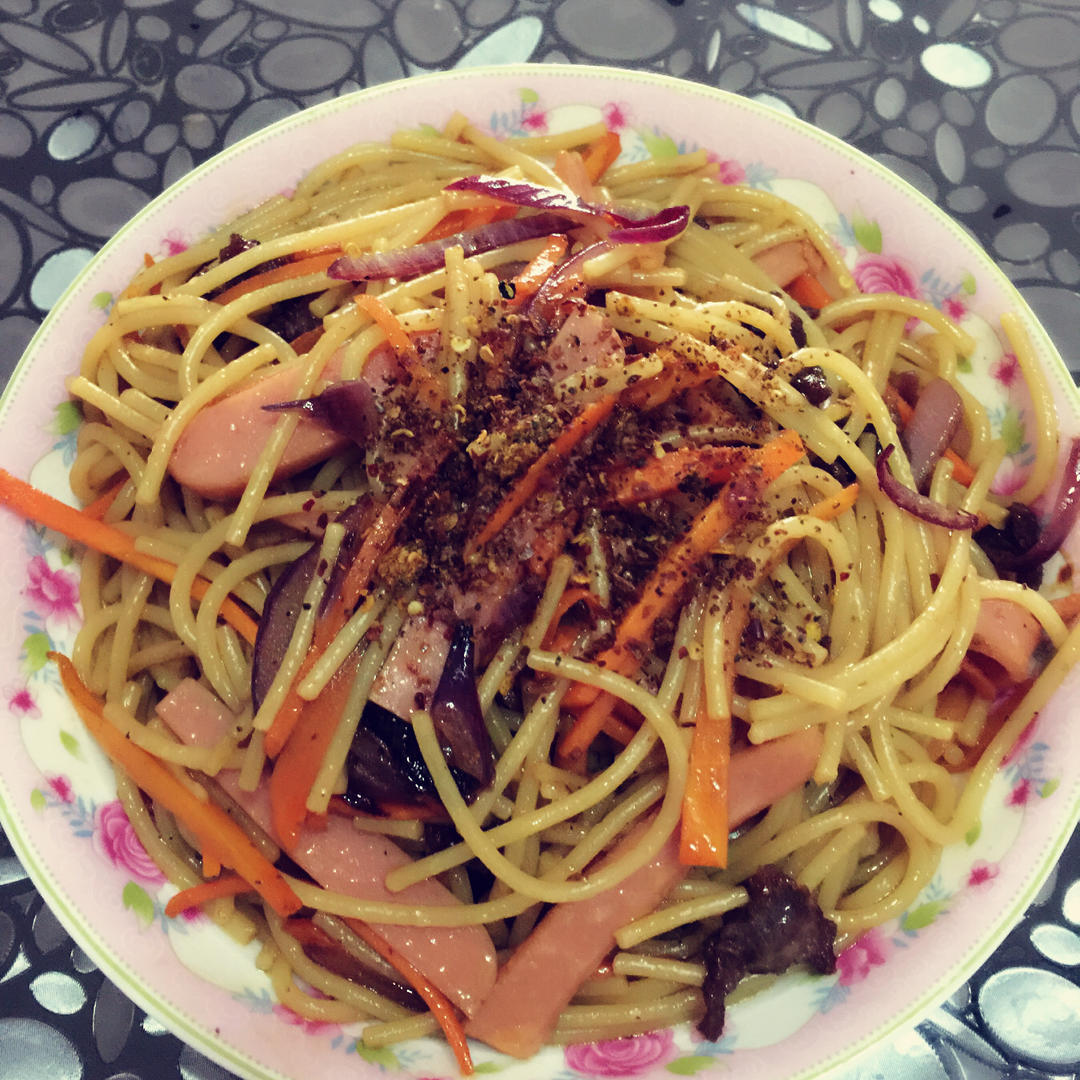 黑椒牛柳炒意粉