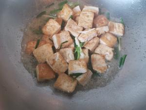 一清二白【小葱炒豆腐】简单家常味的做法 步骤4
