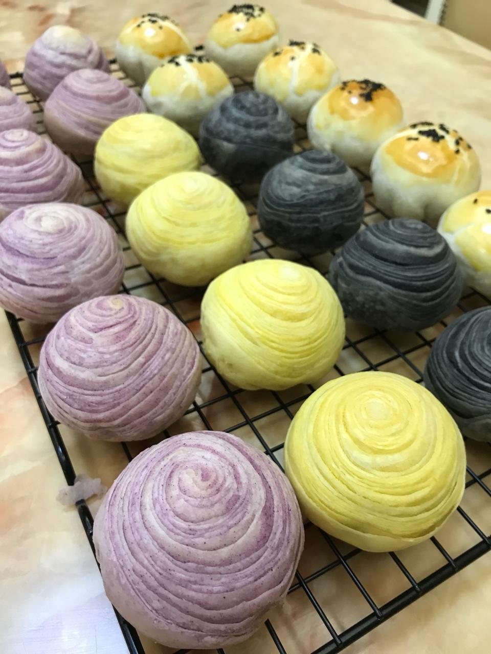 蛋黄酥~紫薯、抹茶、原味~花好月圆，中秋快乐~内附一次做六色蛋黄酥方法~