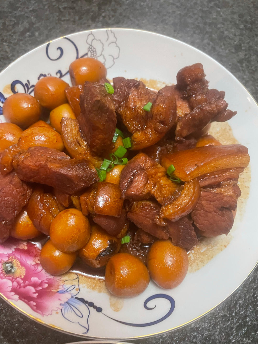 加了鹌鹑蛋后，这盘红烧肉，美味的逆天啦——鹌鹑蛋烧肉（孔瑶食谱）