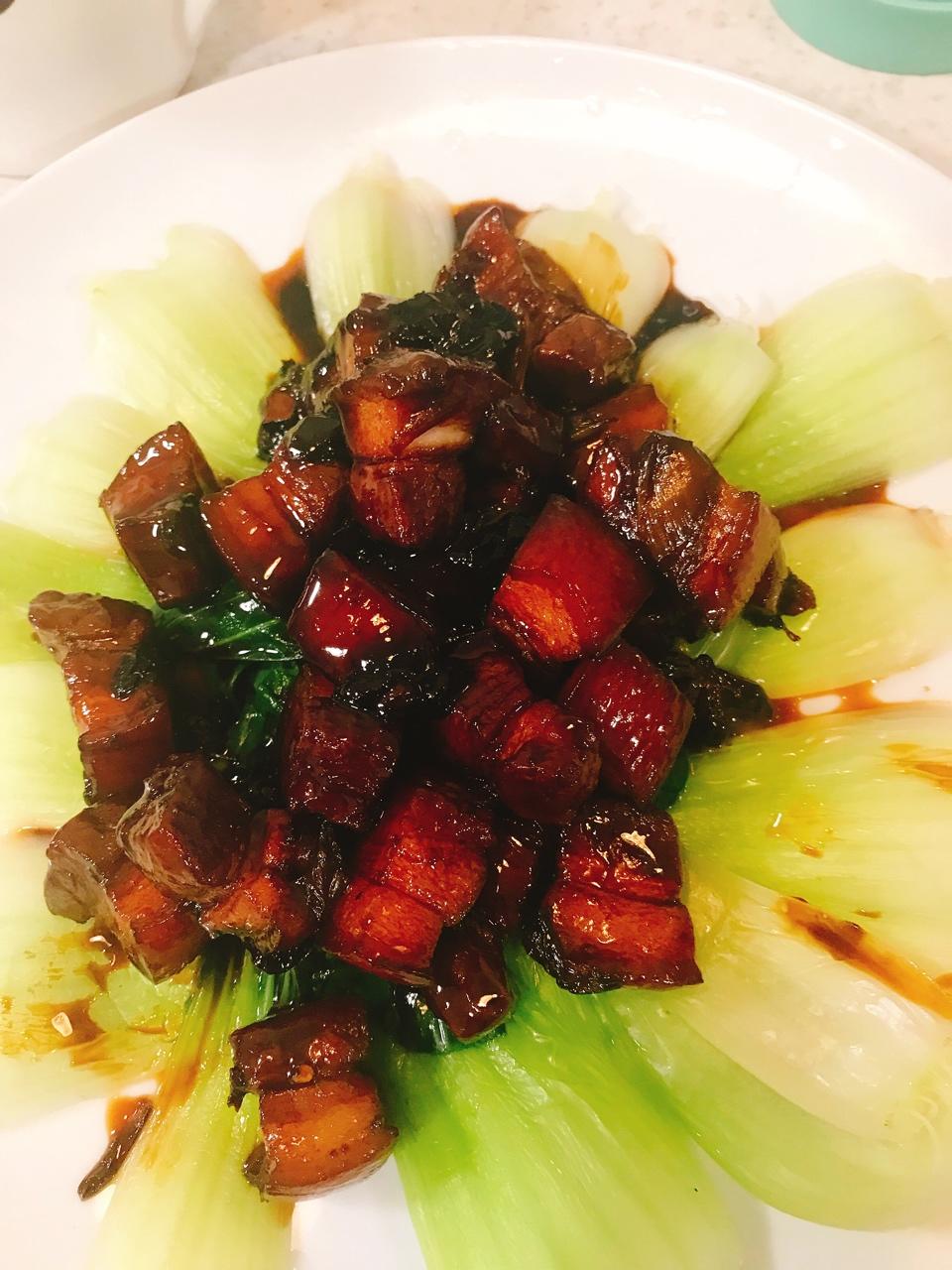 吃着碗里望着锅里的红烧肉