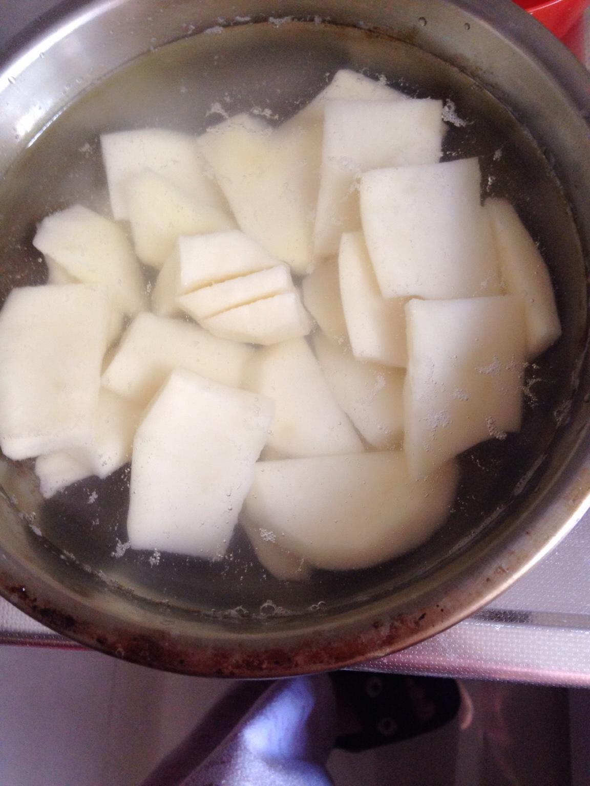 干锅藕片土豆的做法 步骤2
