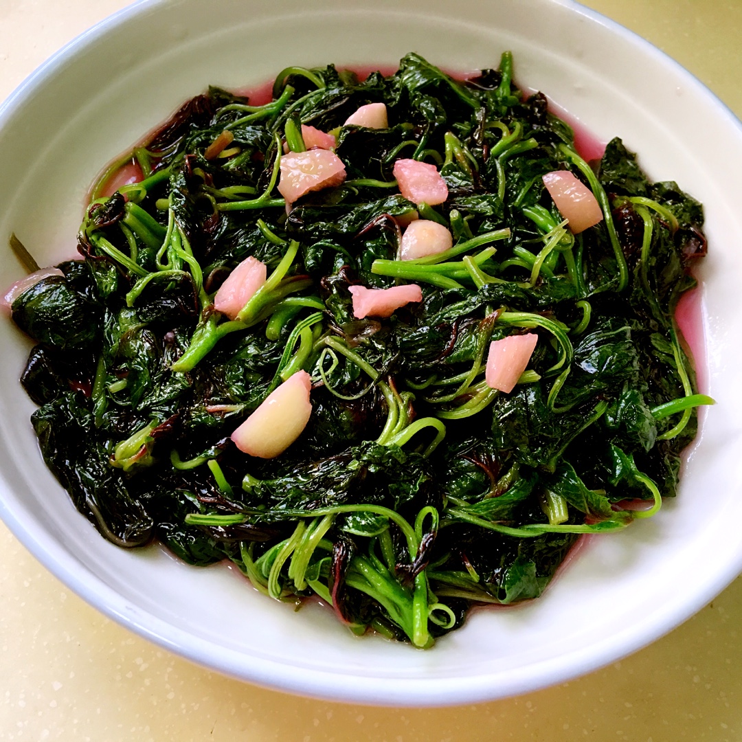 恺馨做的清炒红苋菜