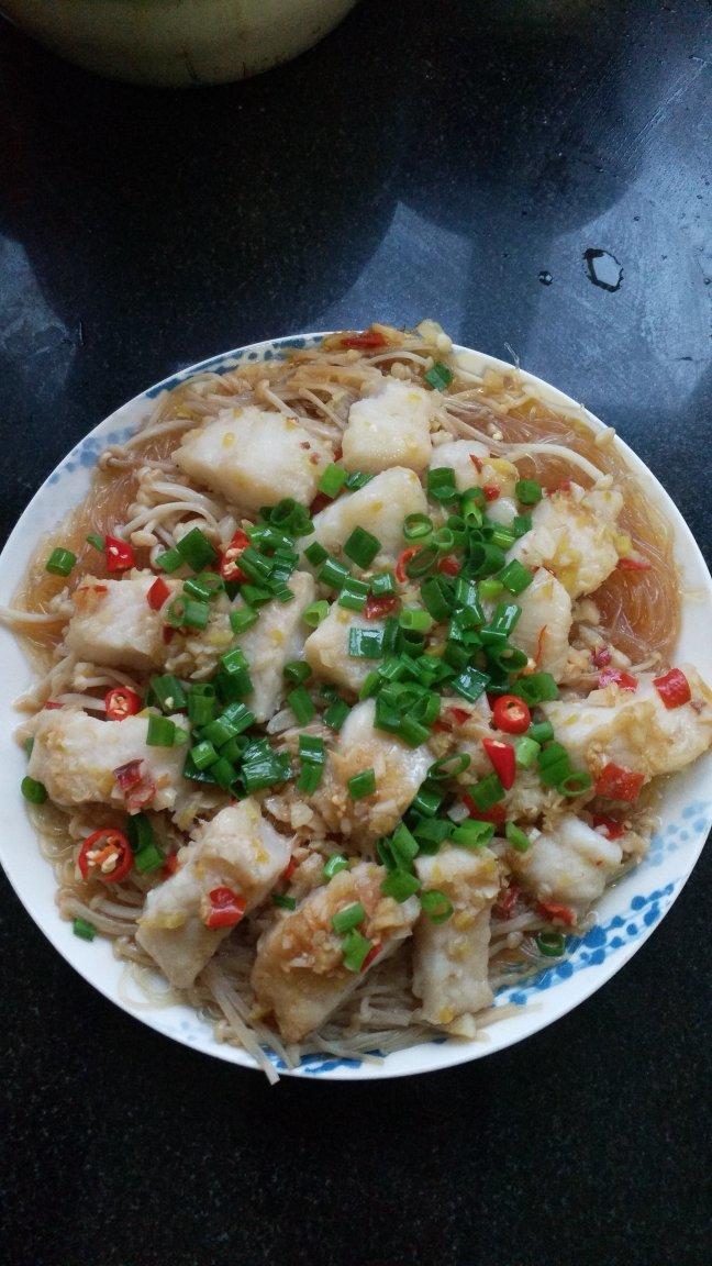 15分钟搞定【蒜蓉粉丝蒸龙利鱼】，入夏前多吃它准能瘦！