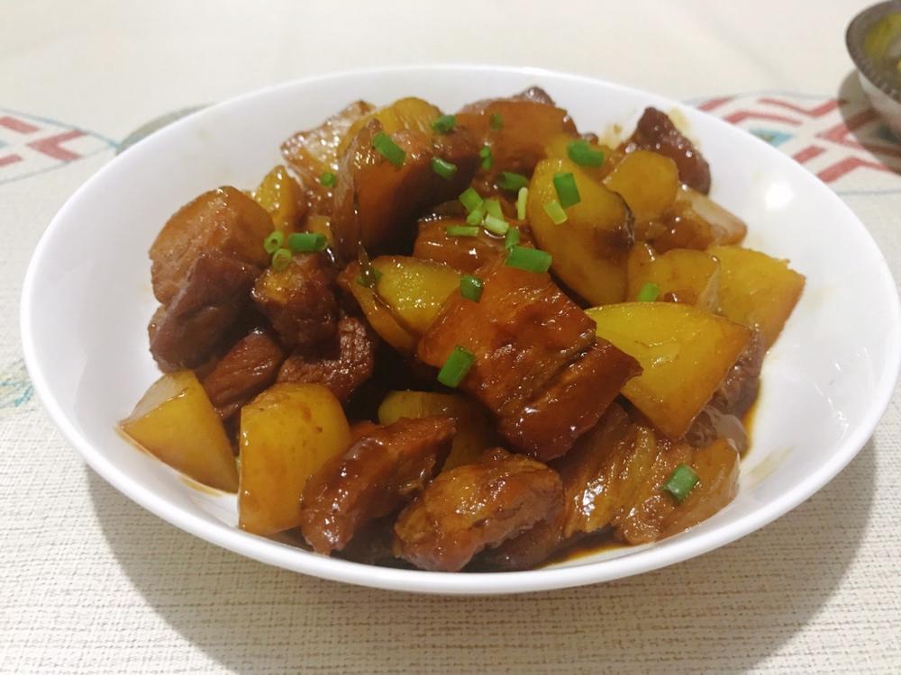 芝麻馅的小团子做的堂妈小厨——小土豆红烧肉