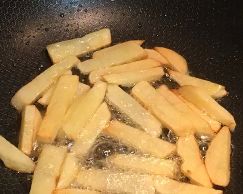 鲍鱼炖土豆的做法 步骤3