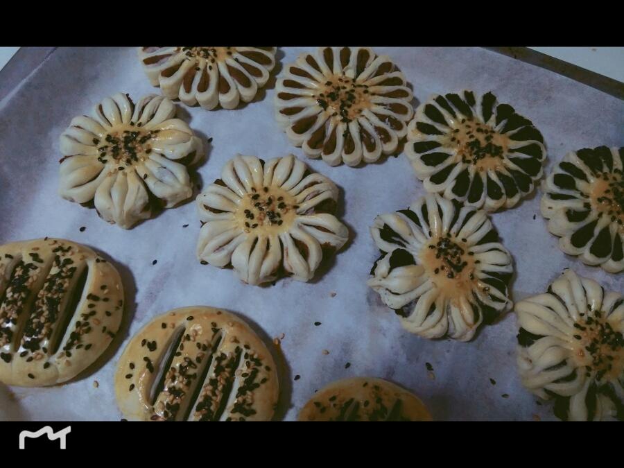 【菊花酥老婆饼的做法步骤图,怎么做好吃】妈咪妈咪烘烘_下厨房