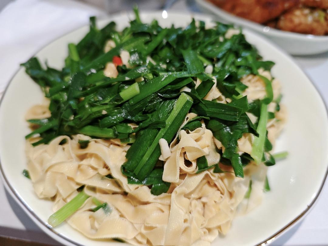 春天，韭菜和它是绝配！10分钟上菜🥢简单快手味道好