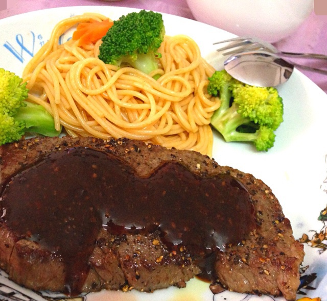 黑椒牛排（配土豆/鸡蛋，意面/蔬菜）