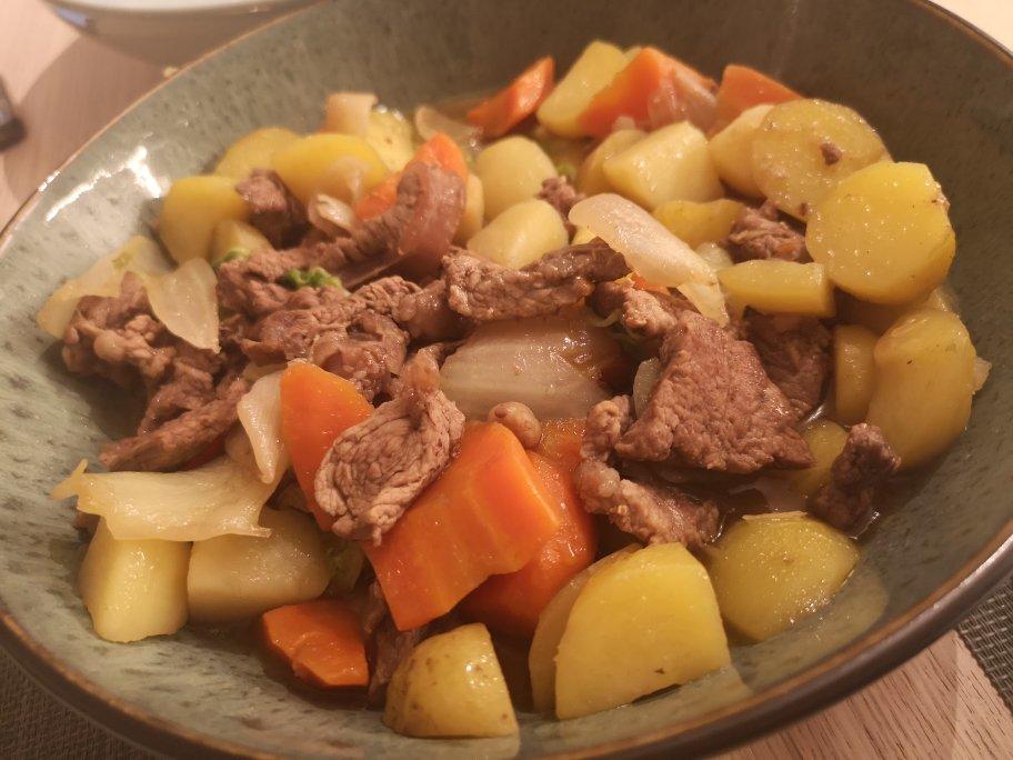吃不厌的淳朴家常味：日式土豆炖肉