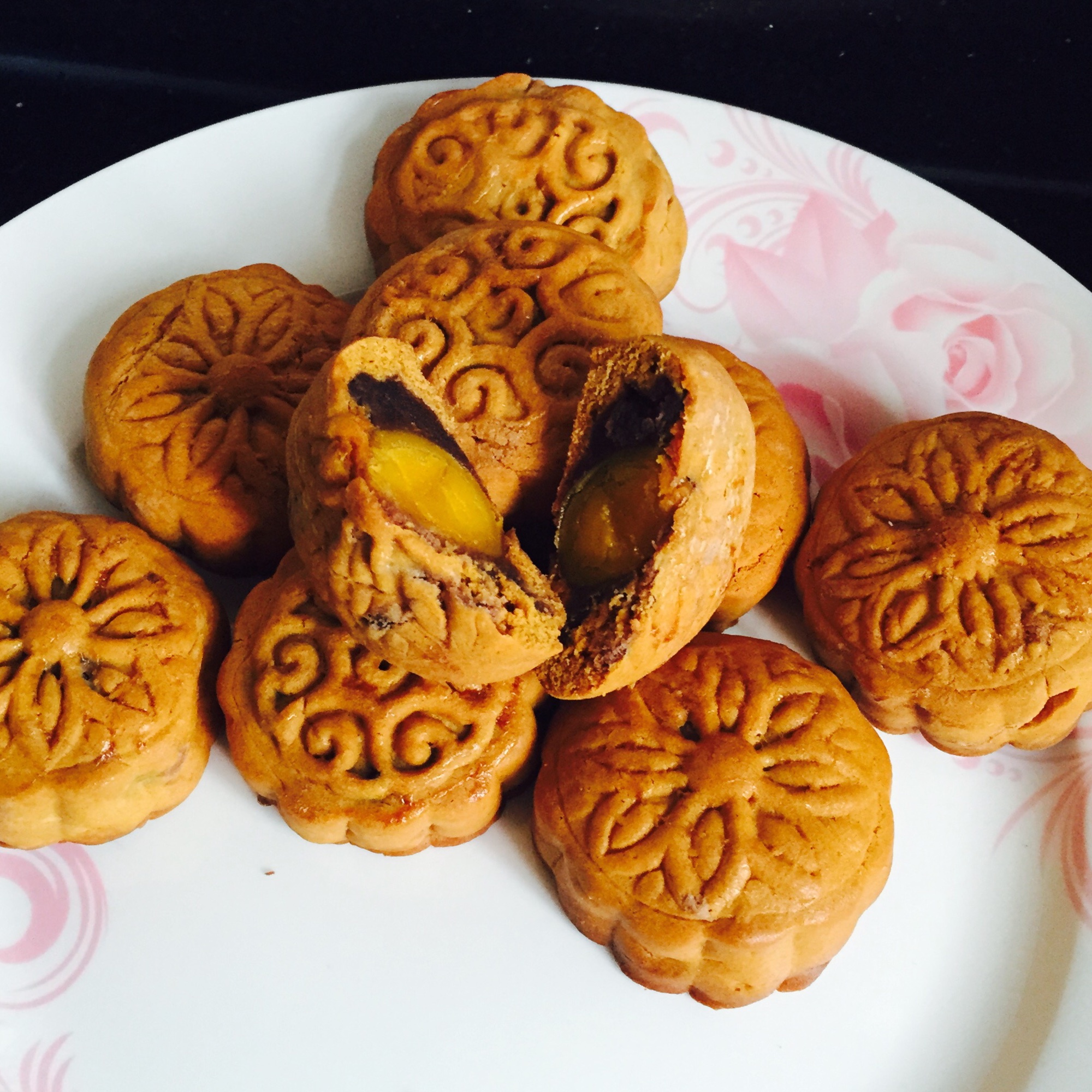 广式月饼－－蛋黄豆沙月饼