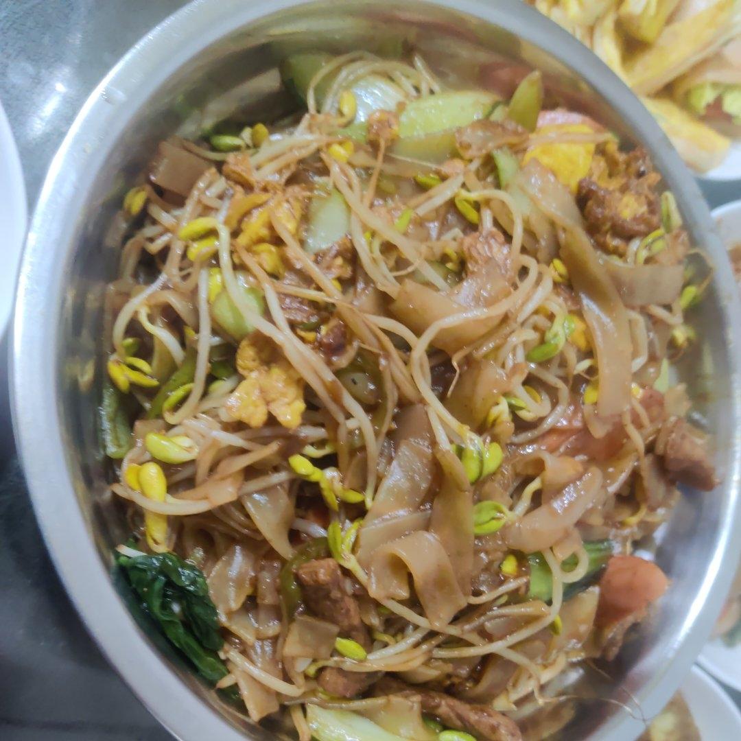 路边摊的炒河粉