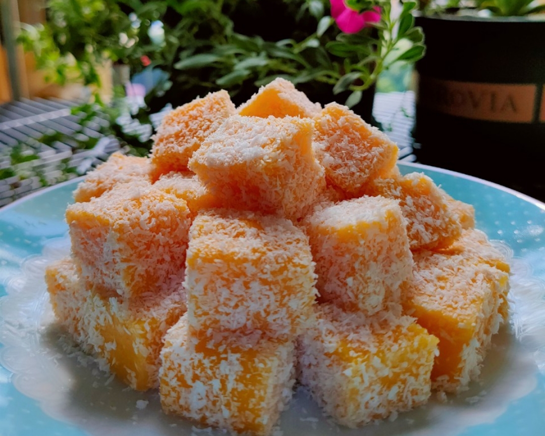 夏日甜品——南瓜奶香椰蓉小方的做法
