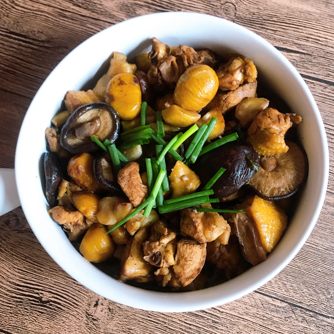 隔壁老番茄做的香菇板栗烧鸡
