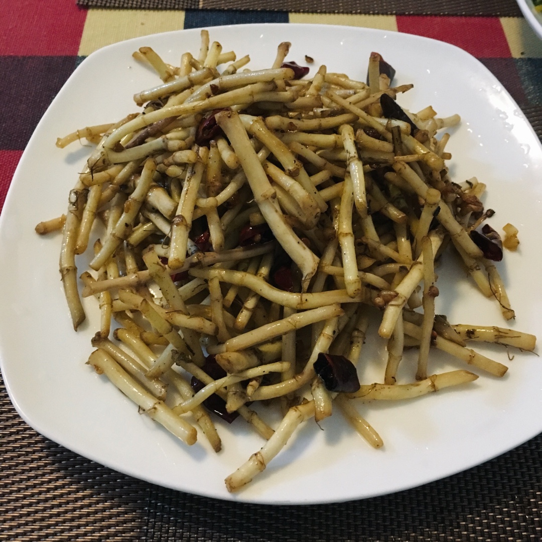 oo0o微笑的鱼做的折耳菜炒肉片