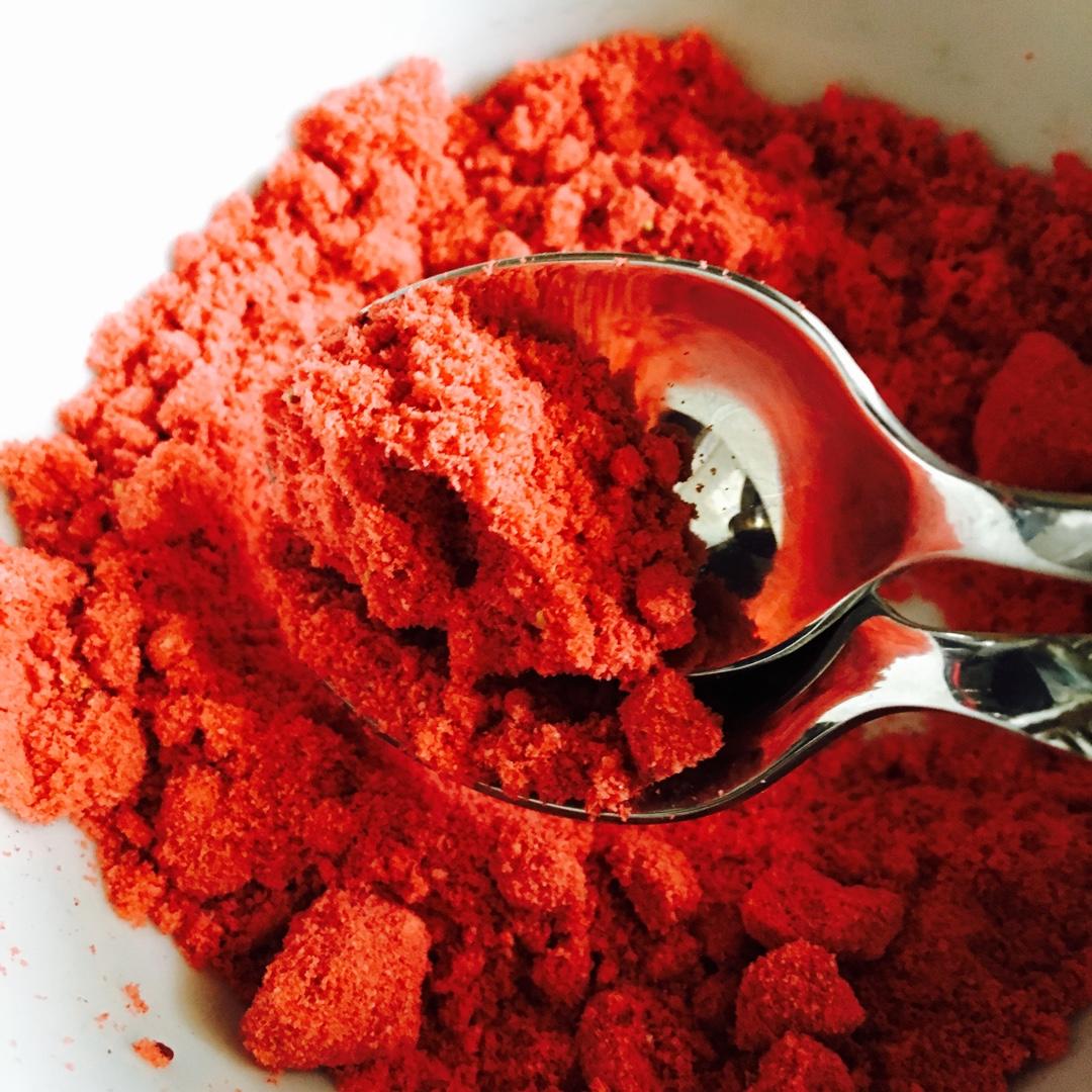 草莓黑松露巧克力strawberry covered dark chocolate truffles