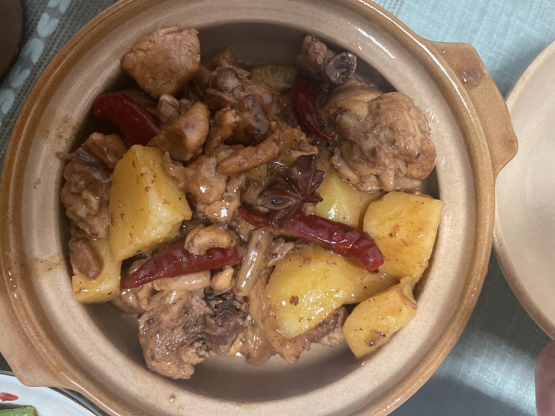 鸡腿炖土豆 上桌秒空盘 汤都喝干了！