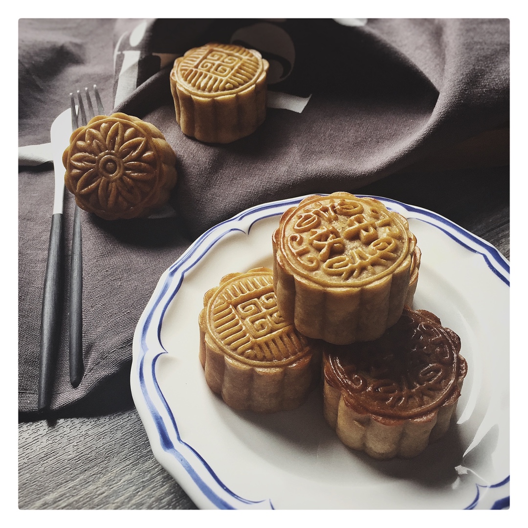 广式月饼——蛋黄莲蓉月饼