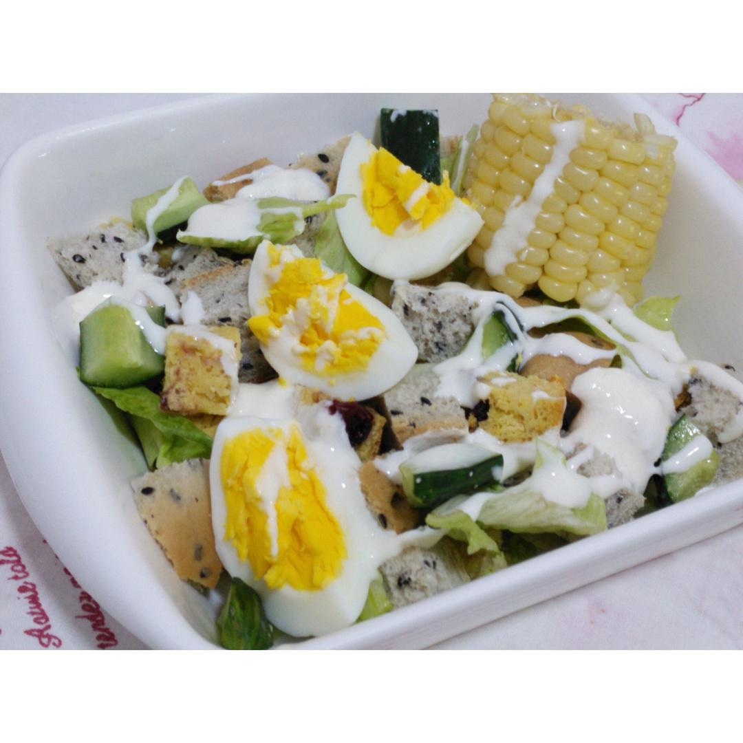 低卡蔬菜沙拉烤吐司