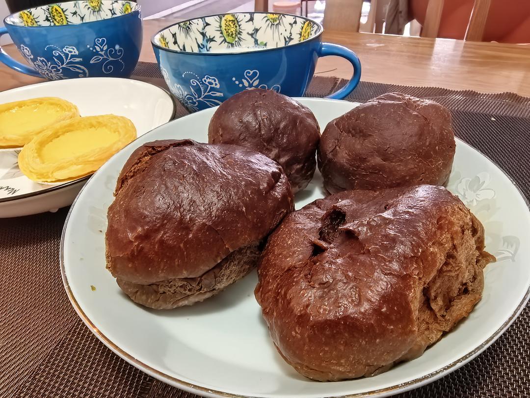 双重巧克力口感---爆浆可可小面包，好像也叫黑眼豆豆