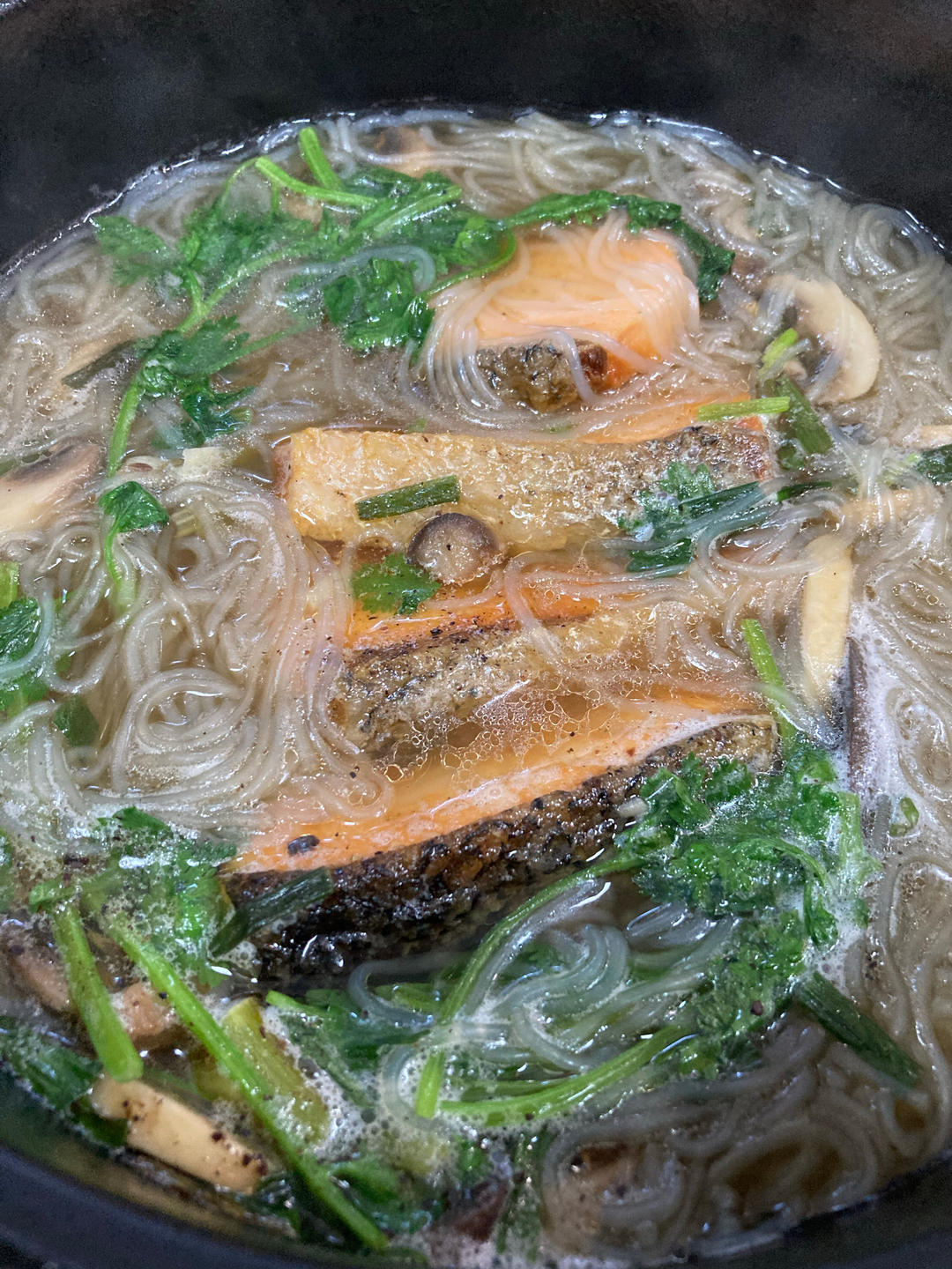 鲑鱼粉丝煲