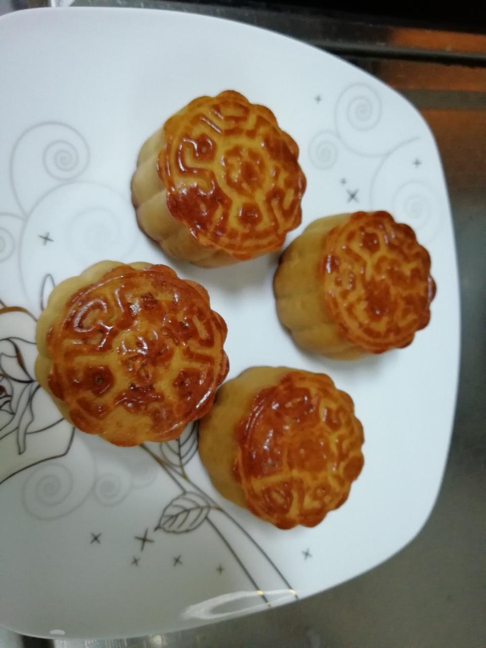 椰蓉蛋黄月饼