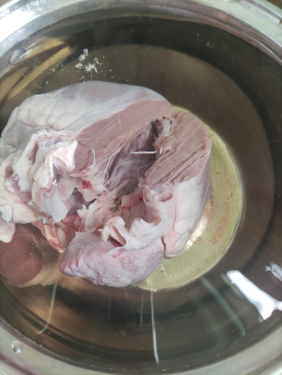 酸枣仁猪心汤的做法 步骤2