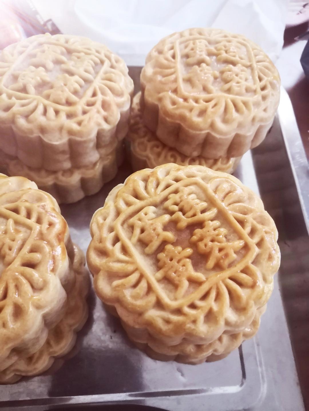 广式月饼—蛋黄莲蓉月饼