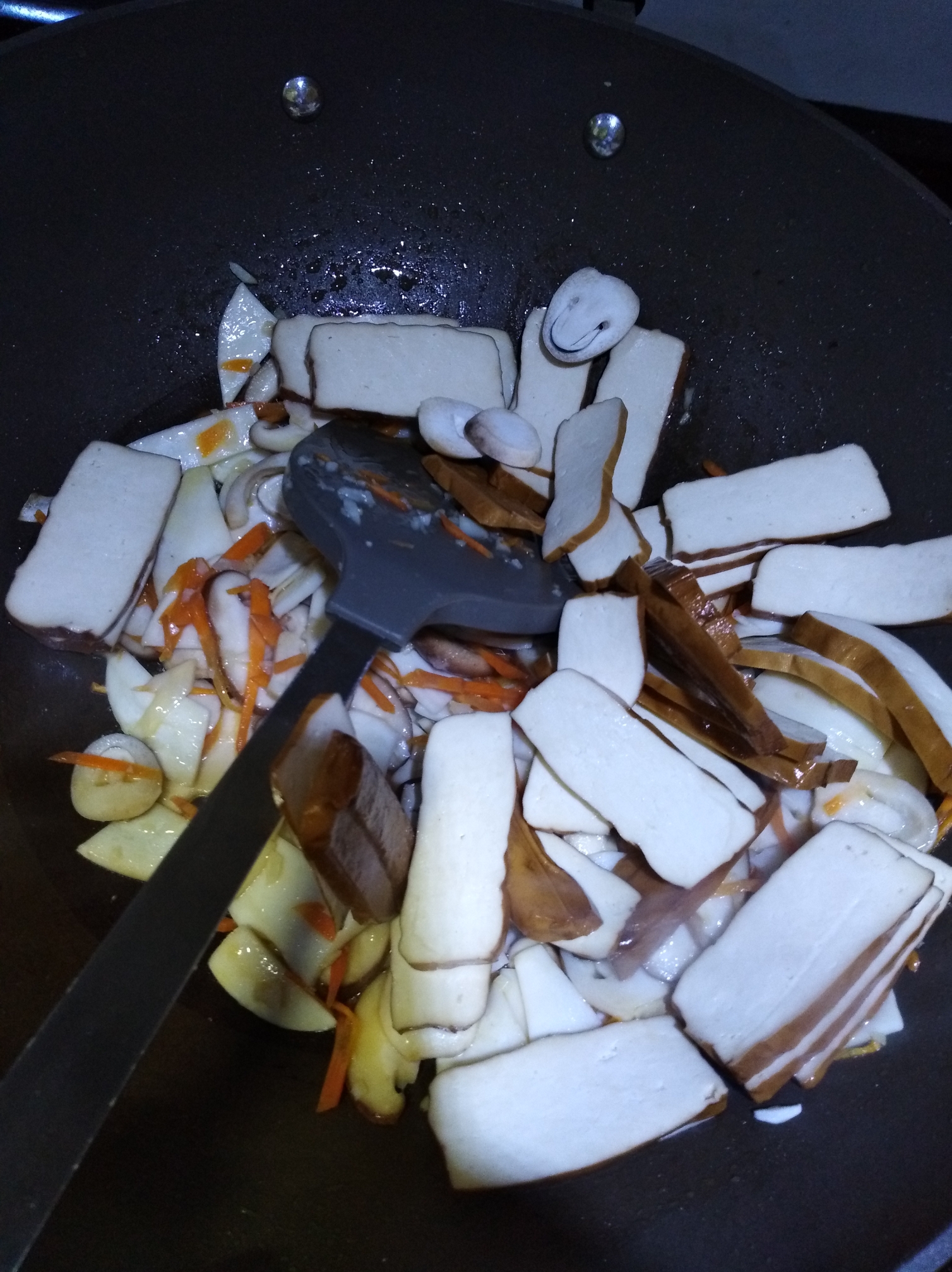香干辣炒杂菇的做法 步骤5