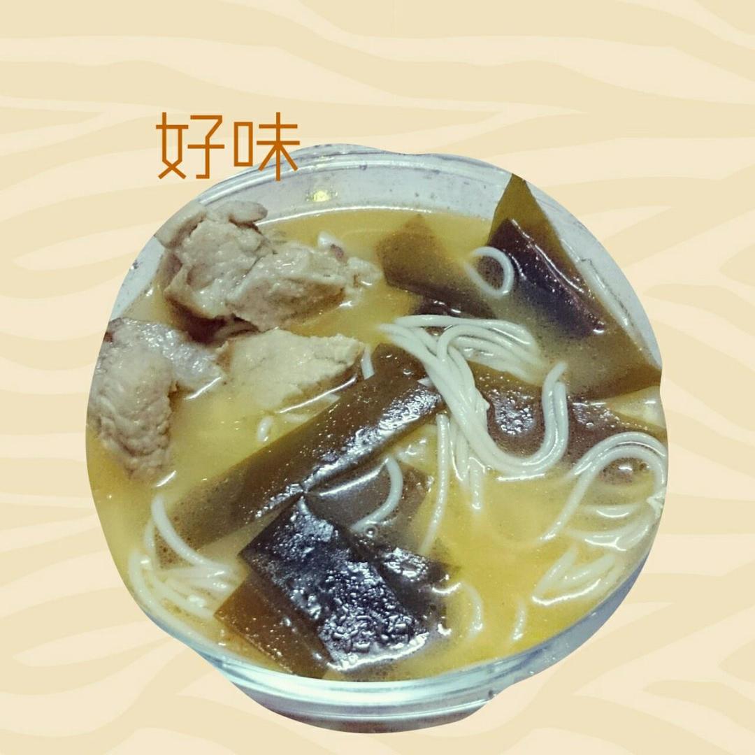 海带排骨面的做法